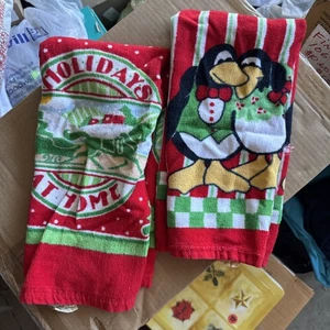 Vintage Franco Christmas Kitchen Hand Towels Penguins Holidays At Home Sleigh - Picture 1 of 9