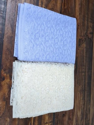 Lote de Tela, Tipo Encaje Floral, Púrpura y Crema, 15oz Foto 1 de 4