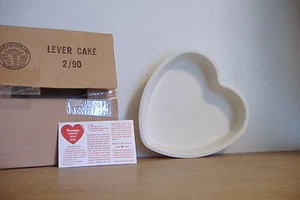 ~PROMISE MARGARINE~PLASTIC HEART CAKE PAN~PREMIUM OFFER~MINT WITH BOX - Picture 1 of 2