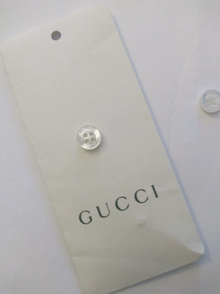 Gucci Single Child Button Resin Fresh Water 9 mm - Image 1 of 4