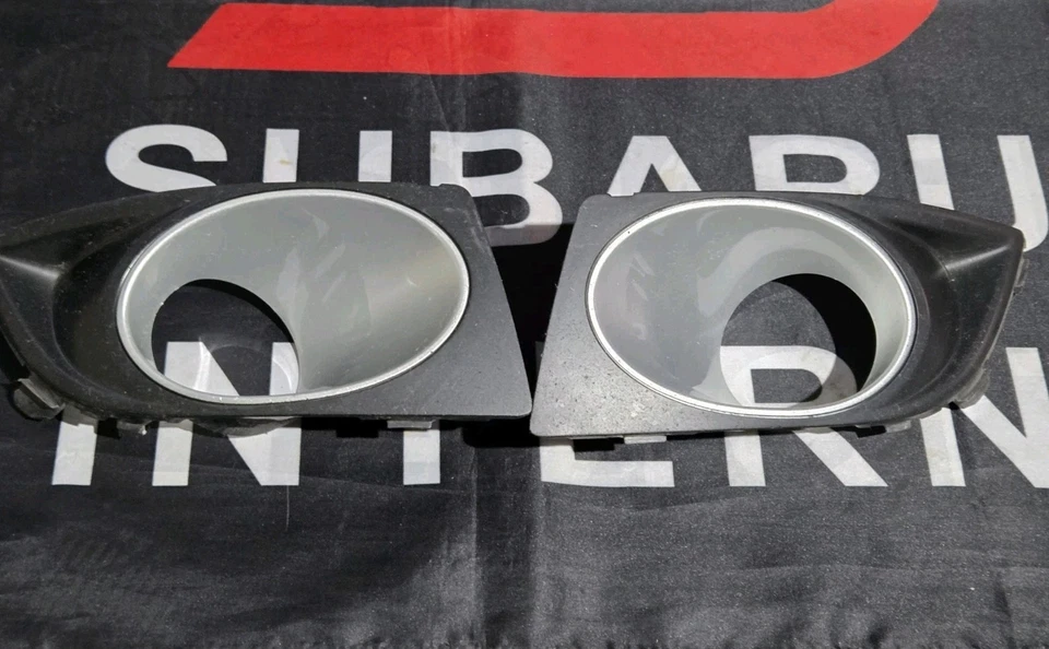 Subaru Legacy 2008 2009 sedán delantero izquierdo/derecho luz antiniebla bisel cubierta OE  Foto 1 de 4