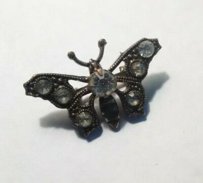 Заколка на лацкан бабочка с 7 прозрачными камнями - Изображение 1 из 3