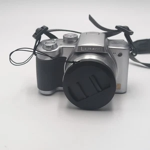Cámara digital Panasonic LUMIX DMC-FZ5 5,0 MP - Sin batería - Imagen 1 de 7