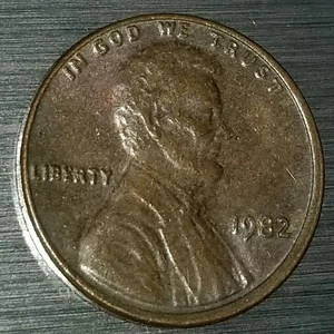 1982 Denver Mint One Cent Lincoln Memorial Penny - 3.1 Grams Off Center Error - Picture 1 of 16