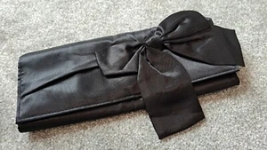 NEW LOOK - Black Satin Clutch Bag with Fitted Bow Detail - Picture 1 of 5