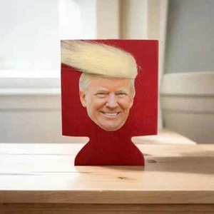 Donald Trump con tazza birra capelli Koozie (2 CONFEZIONI) Huggie Pop Soda Can Cooler 2024 - Foto 1 di 4