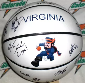 2025 VIRGINIA CAVALIERS SQUADRA FIRMATA F/Sz PANNELLO BIANCO LOGO BASKET - WAHOOWA! - Foto 1 di 6