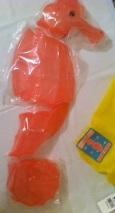 Neu mit Etikett Vintage GAP SAND DUNE COLLECT'N GIANT 21" SEEPFERDCHEN 4-teilig - Tiki Party Luau Dekor - Bild 1 von 10