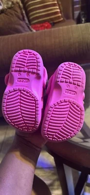 CROCS JIBBITZ ZUECO ROSA SANDALIAS ZAPATOS BEBÉ NIÑA TALLA 6/7 ¡EXCELENTE!  Foto 1 de 4