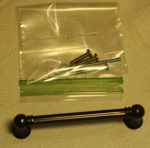 Top Knobs Edwardian 3 3/4" Grace Pull M928 Oil Rubbed Bronze - Foto 1 di 3