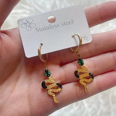 Pendientes colgantes de aro serpiente serpiente gema verde esmeralda tono dorado acero inoxidable Foto 1 de 4