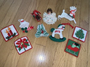 Lotto decorazioni natalizie vintage fatte a mano plastica tela filato ricamo - Foto 1 di 7