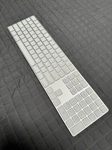 Apple Wireless Lightning Bluetooth Magic Keyboard White A1843 (US English) - Picture 1 of 2