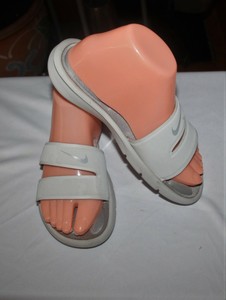 double strap nike flip flops