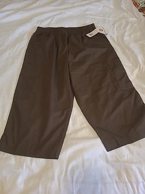 Pantalones Cortos Médicos Color Chocolate Talla Mediana Foto 1 de 4