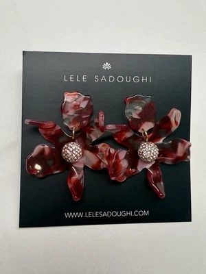 Pendientes LeLe Sadoughi Cristal Pequeño Poste de Lirio Rojo Frambuesa Remolinados. Nuevo. 🥰🤩 Foto 1 de 4