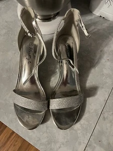 Herstyle Sunday Women's Shoe Size 8 Silver Ankle Strap Block Low Heeled Sandal - Picture 1 of 4