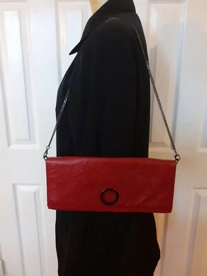 Bolso de Mano Halston Heritage Rojo Serpiente Cuero Texturizado Encadenado Nuevo sin Etiquetas Foto 1 de 4