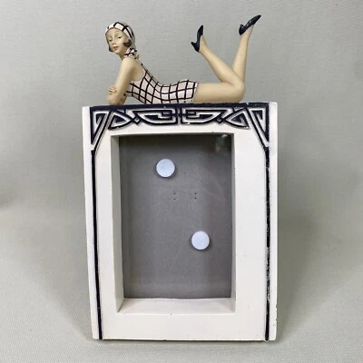 Marco de fotos estilo niña aleta Art Deco 4”x6” con soporte blanco y negro Foto 1 de 4
