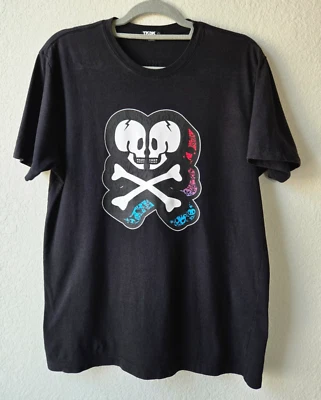 Camiseta Tokidoki Para Hombres Negra Oficial Calaveras Huesos Cruzados Corazón TKDK Grande Foto 1 de 4