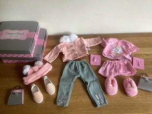 Design A Friend 2 Sets Kleidung für Chad Valley Designafriend 18 Zoll Puppe Neu - Bild 1 von 1