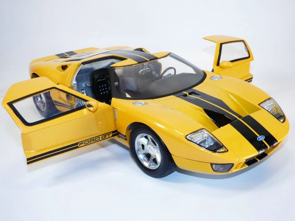 FORD GT40 GT Concept jaune & bandes noires 1/12 - Image 1 of 1