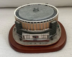 1999 Danbury Mint Madison Square Garden New York Knicks Stadium Replica Figur - Bild 1 von 8