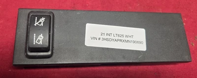International NAVISTAR  PANEL Dash Panel - 3765152, LANE ALERT SWITCH 00000013 - Image 1 of 4