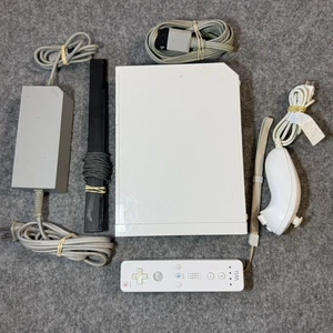 Consola Nintendo Wii Sistema Blanco con Control - Probado y Funcionando - RVL-001 EE. UU. - Imagen 1 de 11