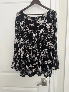 Blusa Karl Lagerfeld para mujer manga campana 3/4 botón llave negro floral 2X - Imagen 1 de 7