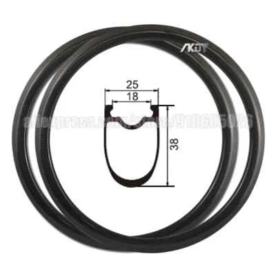 700C 公路自行车碳纤维车轮无内胎轮辋制动器 20/24 孔 3K 斜纹光面轮辋 — 第 1/4 张图片