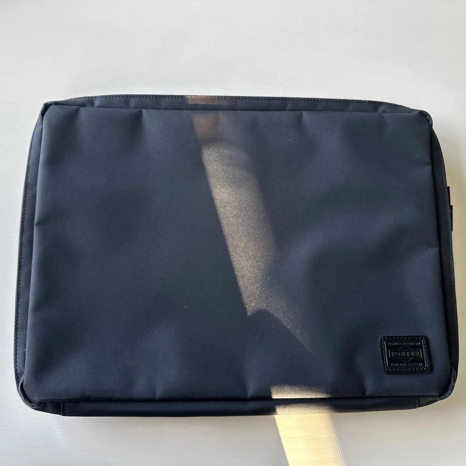 Maletín para portátil Porter Yoshida & Co azul marino oscuro Foto 1 de 4