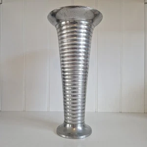 Jarrón acanalado acanalado de metal tono plata estilo Art Deco vintage - 31 cm de alto - Imagen 1 de 13