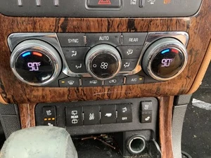 OEM Climate control Heat/Ac Front Opt CJ2 13-17 TRAVERSE 1334661 - Picture 1 of 12