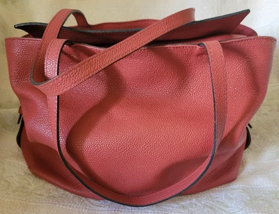 Bolsa tiracolo Gianni Chiarini XL couro pebbled vermelho carmesim macio 2 vias - Imagem 1 de 4