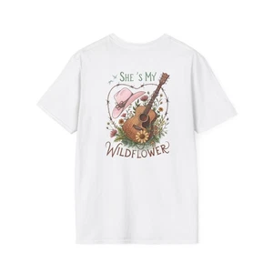 Boho Wildflower Guitar Tee – Free Spirit Floreale T-Shirt per Amanti della Musica e della Natura - Foto 1 di 33