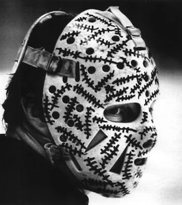 Gerry Cheevers Boston Bruins UNSIGNED 8x10 Photo The Mask - Picture 1 of 1