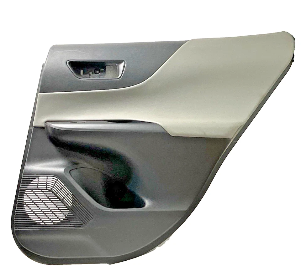 Panel de moldura de puerta trasera derecha Toyota Venza 2022 OEM*pequeño rasgado* Foto 1 de 4