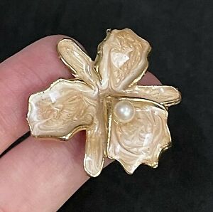 Vintage PARCO Faux Pearl Cluster Gold Textured Leafy Lily Flower Pin Brooch Leaf