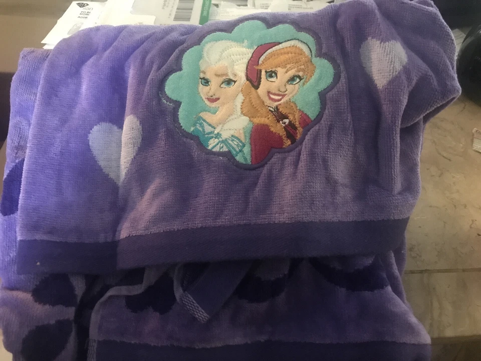 Toalla de playa Disney Frozen Anna & Elsa 100 % algodón con apliques bordados púrpura Foto 1 de 1