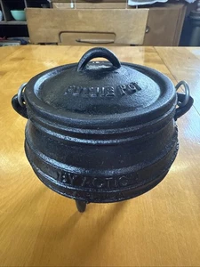 POTJIE POT CAST IRON BY ACTION AFRICA 1/4/ LID/3 LEGS/EXC COND/INFO-PICS - Picture 1 of 8