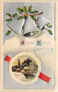 Feliz Año Nuevo Saludos Campanas de Plata Acebo Escena de Invierno Postal en Relieve - Imagen 1 de 2