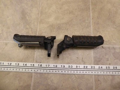 Juego de estriberas delanteras izquierda y derecha Honda VF700 Sabre H645-2 1984 Foto 1 de 4