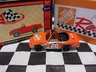 1999 Tony Stewart #20 Casa Depot Stock Pedale Auto 1:43 Scala Action Banca - Immagine 1 di 4