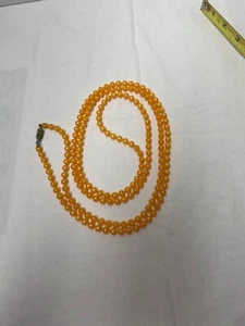 Vintage orange Perlenkette, 26 Zoll, Kunststoffperlen, leicht und wirklich lang. - Bild 1 von 6