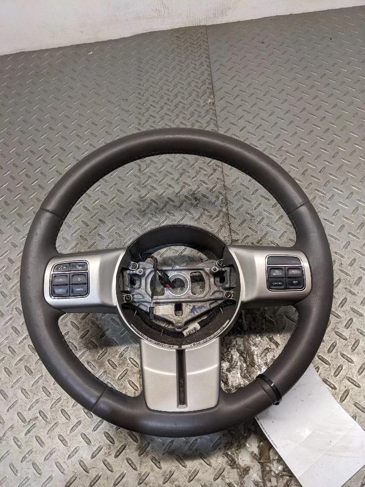 Volante Jeep Grand Cherokee 2011-2013 OEM CON controles cuero 1165877 Foto 1 de 4