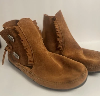 Botín Mocasín Minnetonka Vintage The Tessa Doble Botón Suela Dura Marrón 11 Foto 1 de 4