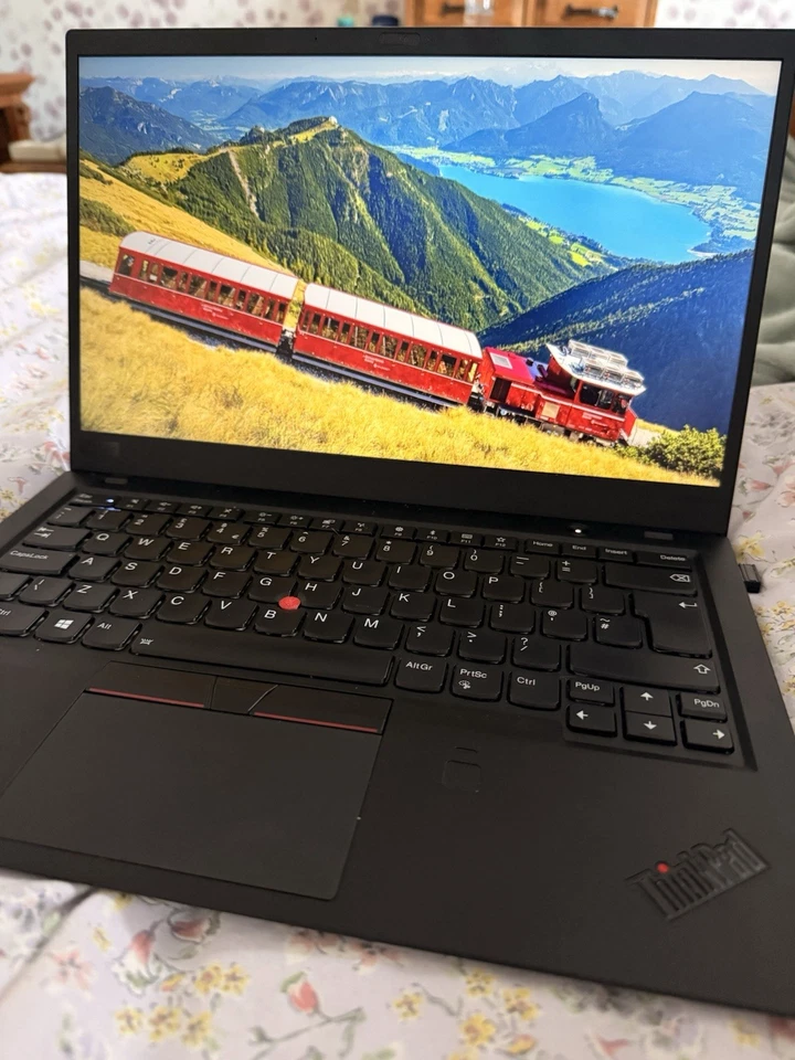 Laptop ThinkPad X1 Carbon Gen 6 14-inch 1440p i5 8th Gen 8GB 256GB - Image 1 of 1