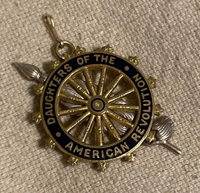 DAR Daughters of the American Revolution Pin/Brooch JEC & CO Badge Insignia - Image 1 of 4
