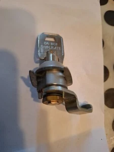 Vintage IBM 5170 AT keylock - Photo 1/4